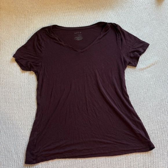 Apt. 9 Women's Deep Purple V-Neck Tee - Picture 1 of 3